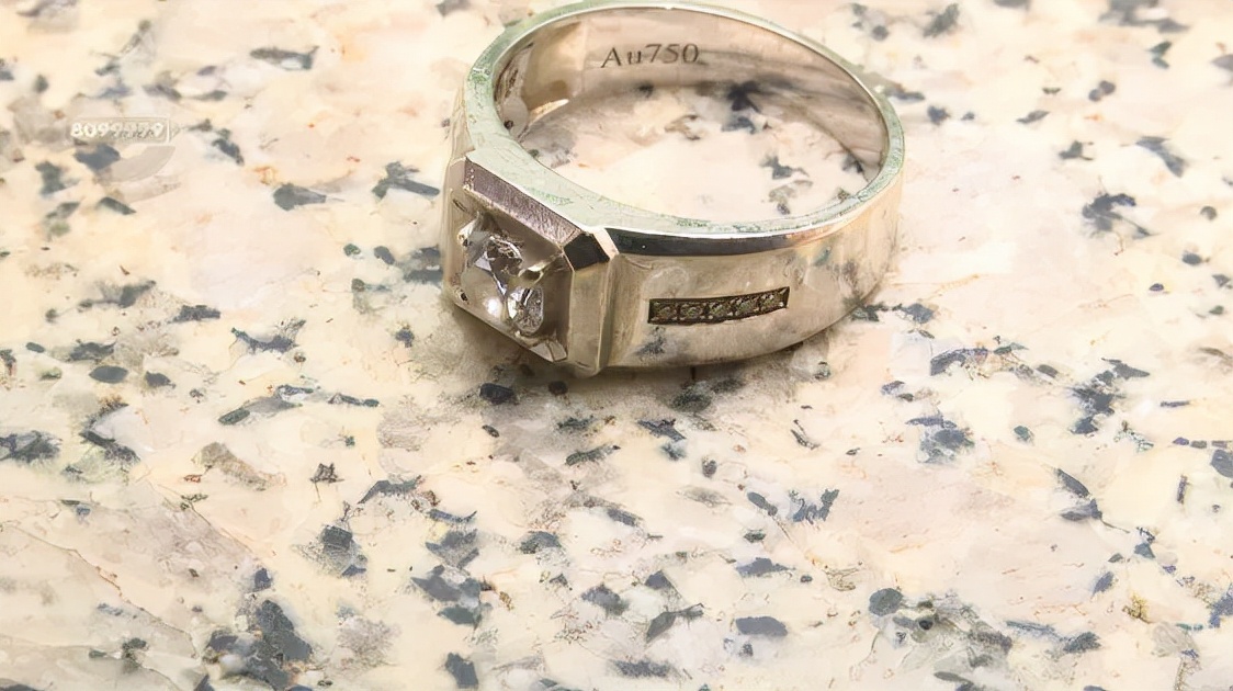 18000买的钻戒只值180,19000买的钻戒戴一年亏一万多