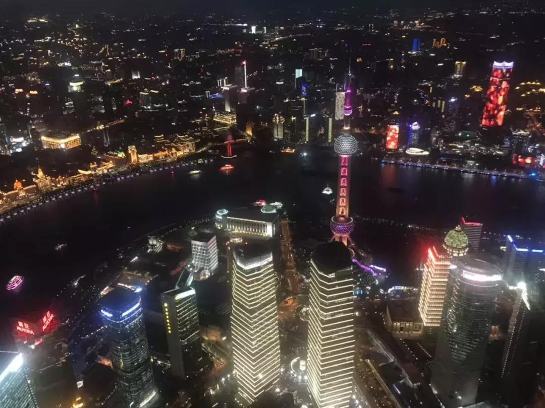 白炽灯和led对眼睛哪个危害高,蓝光led灯对眼睛有伤害吗