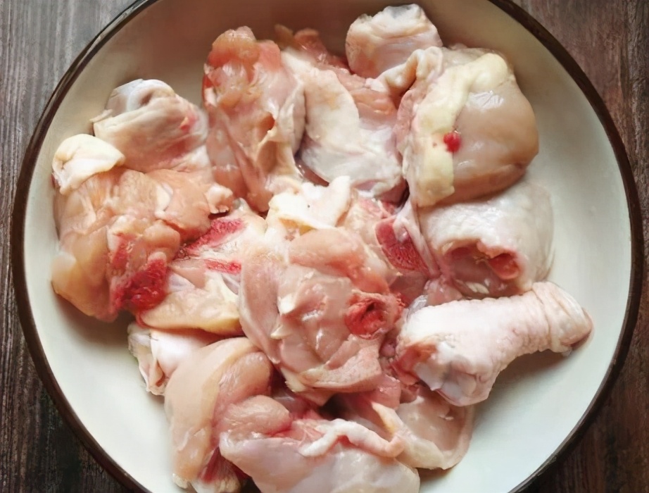 炖老母鸡汤鸡肉需要过油吗,炖鸡肉注意事项