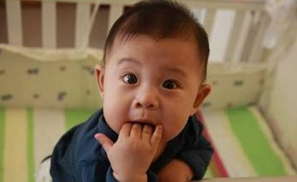 怎么解决孩子咬手指的习惯,小孩咬手指该怎么引导