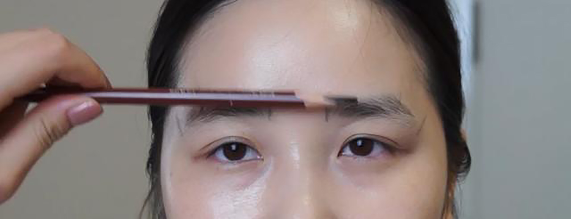 眉毛设计不对称的原因,眉毛不对称怎么办