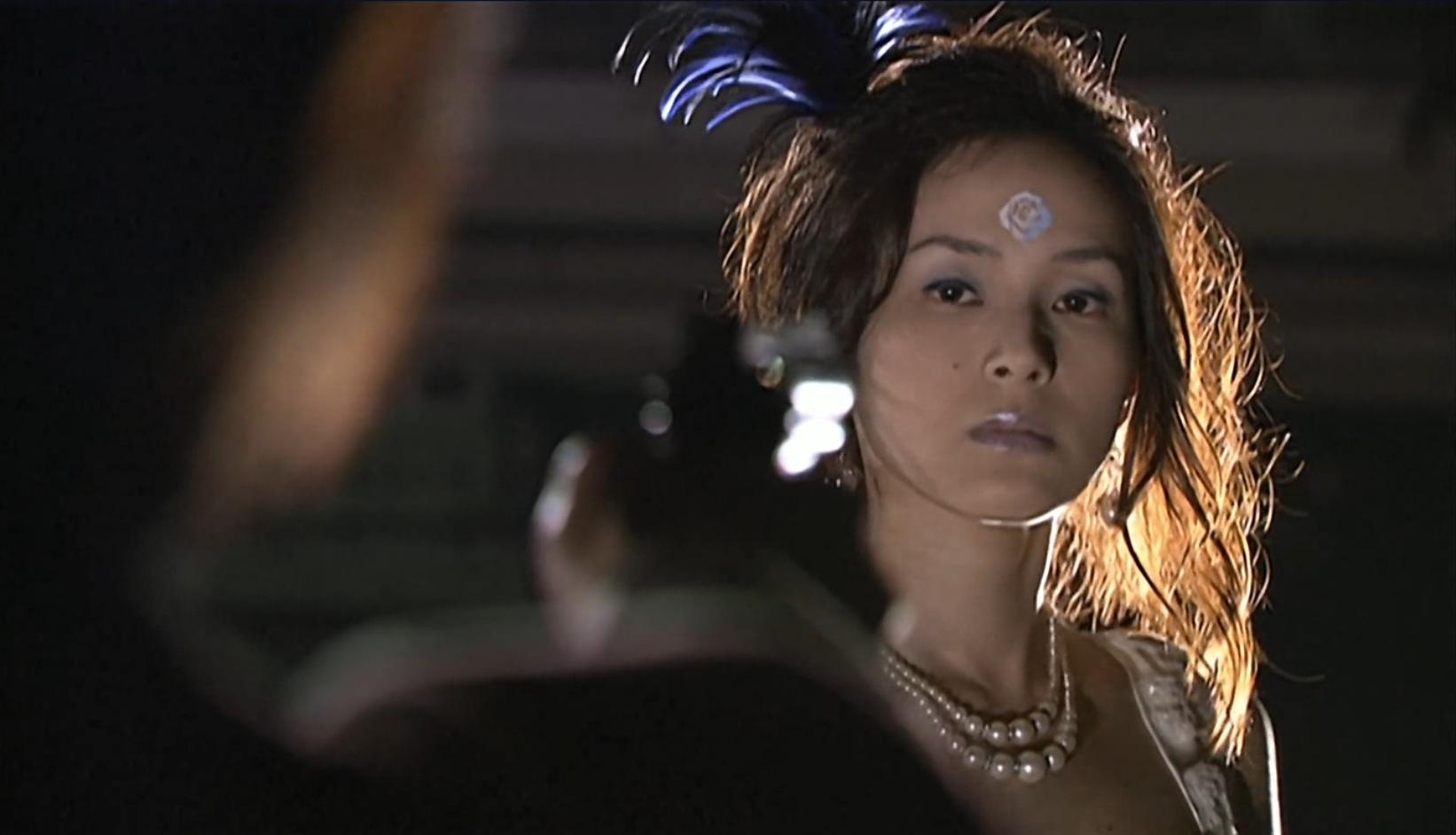 假面骑士空我：为何玫瑰姐宁可笑着被一条警官射杀，也不还手？