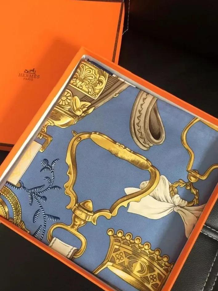 最喜欢的一条爱马仕丝巾,时尚必备独特设计的基础丝巾推荐