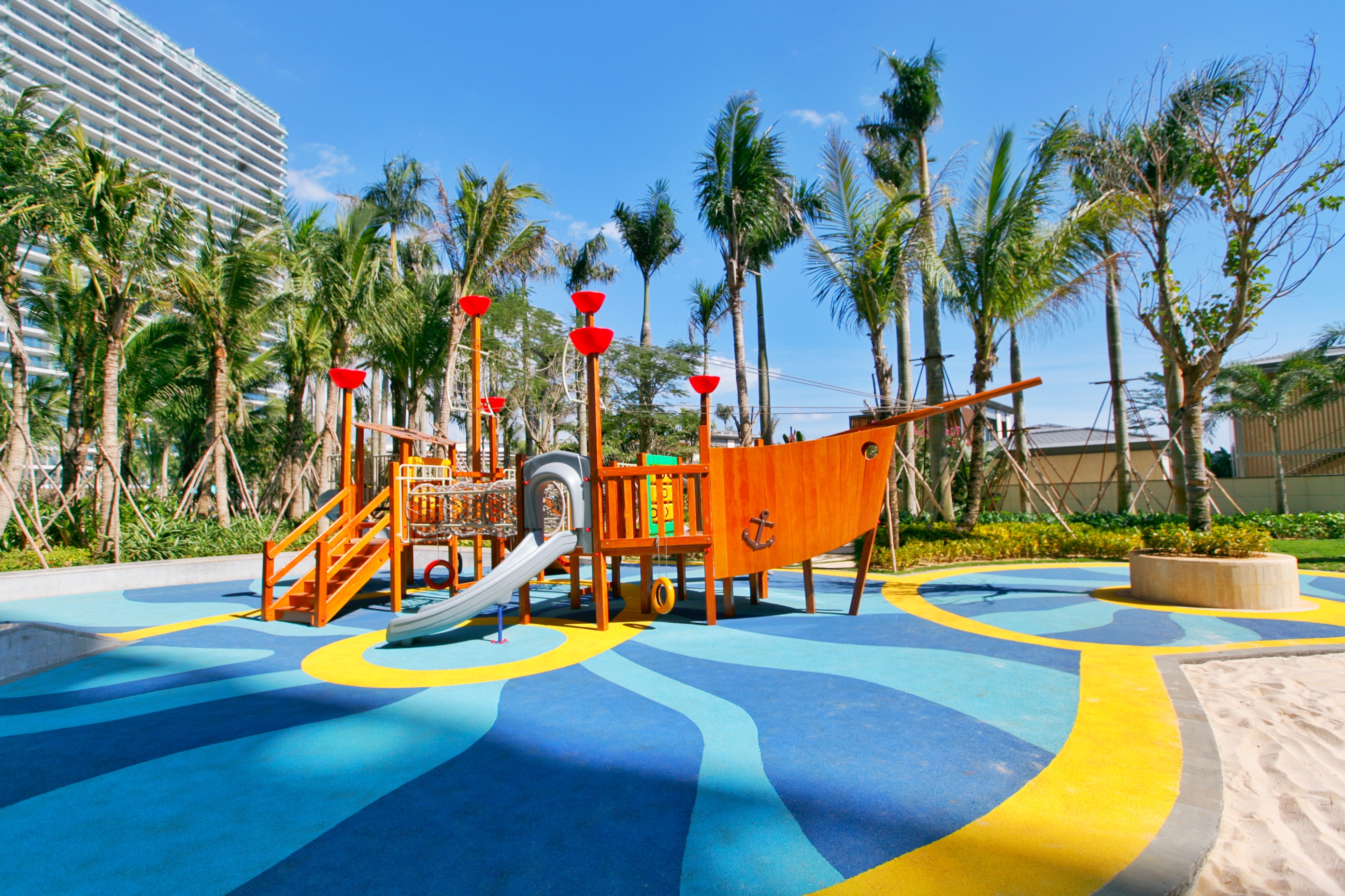 去三亚是住一个酒店好还是分开住,去三亚住酒店还是买房