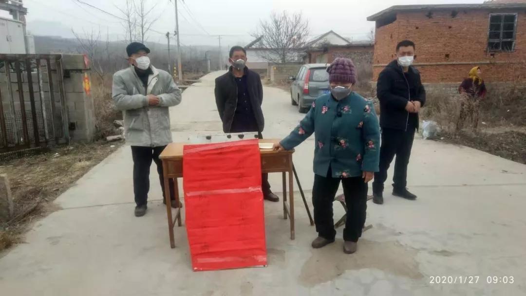 抗击疫情中的优秀共产党员,致敬忙碌在疫情防控一线的老党员