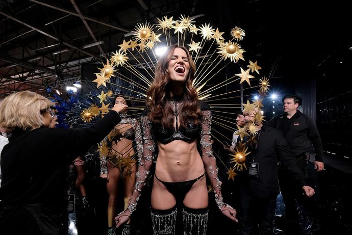 维密超模大长腿怎么练,维密超模身材与普通人对比