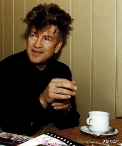 他是电影圈中的咖啡老炮，3岁开始喝咖啡，每天畅饮20杯