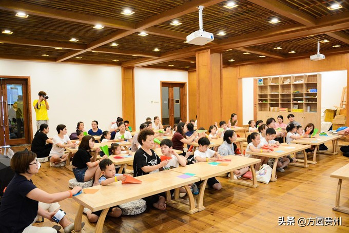 这个夏日，看这个美女如何在浙江乌村的第一百种玩法