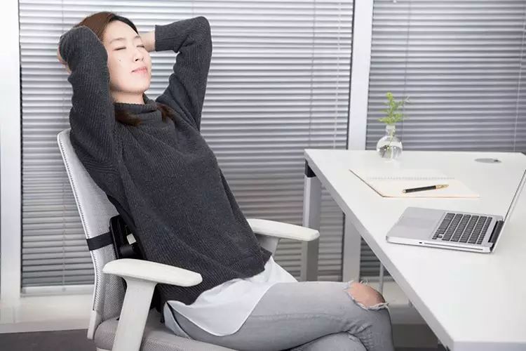 缓解腰疼靠垫,适合久坐上班族的靠垫腰部支撑