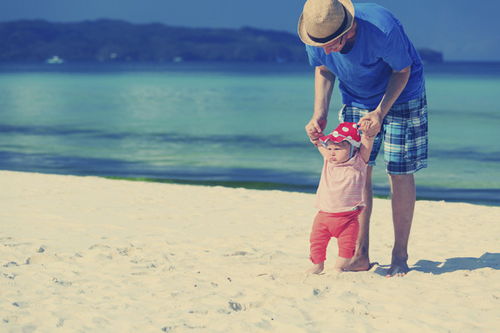 很多家长在教孩子走路时都容易犯的错误，这四个行为一定要停止