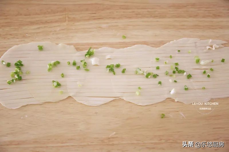 几个饺子皮一起擀,剩下的饺子皮怎么做鸡蛋灌饼