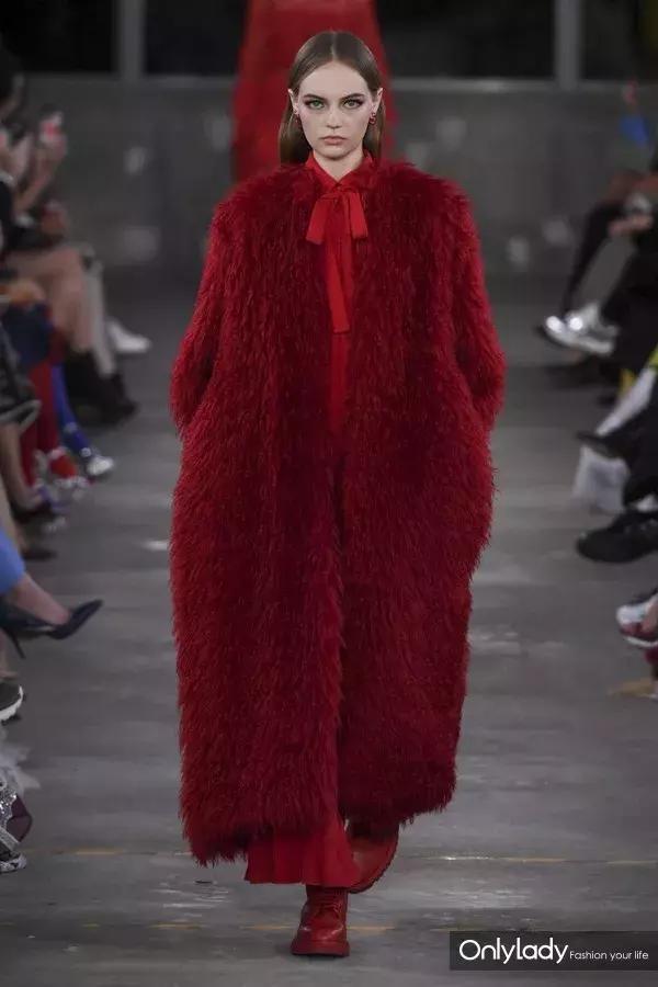 张艺兴valentino东京神图,张艺兴valentino秀场表演