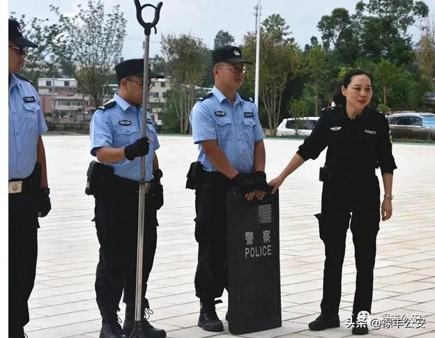 幼儿园萌娃进警营,萌娃进警营小视频