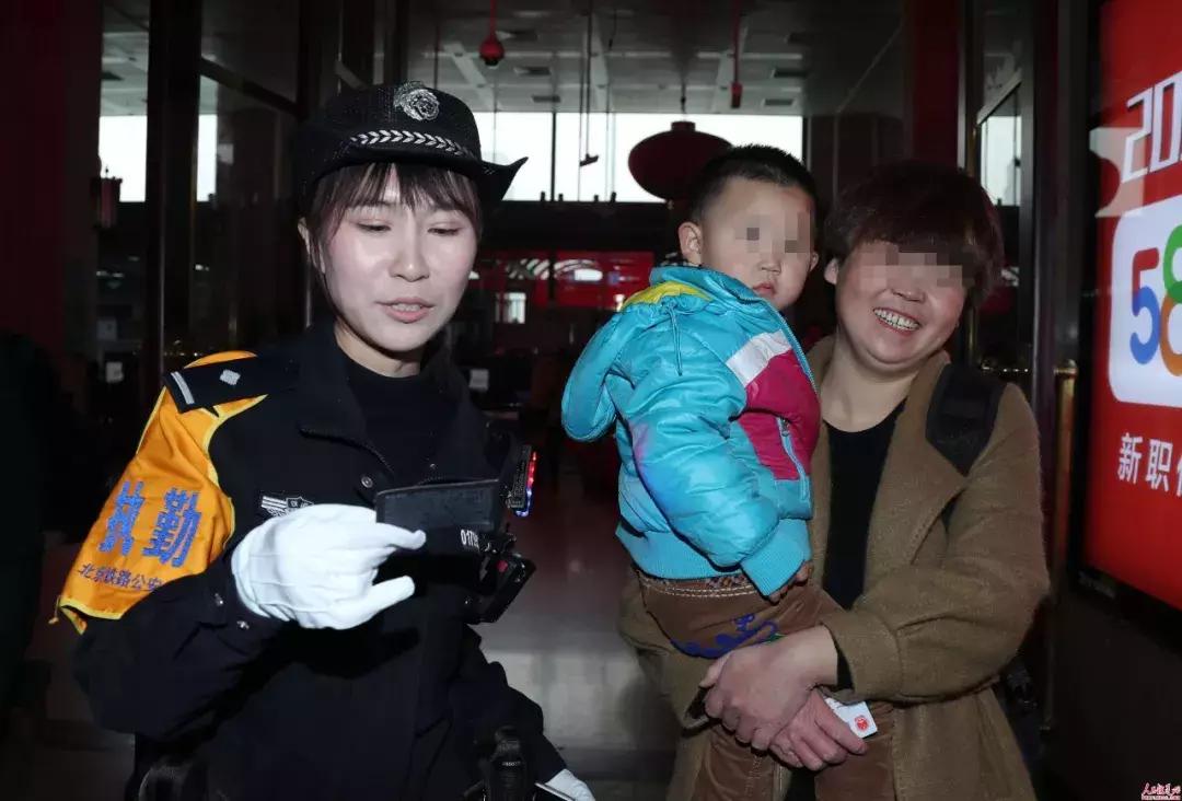 坐火车手机掉厕所掉轨道上会赔吗,坐火车手机掉厕所里怎么办