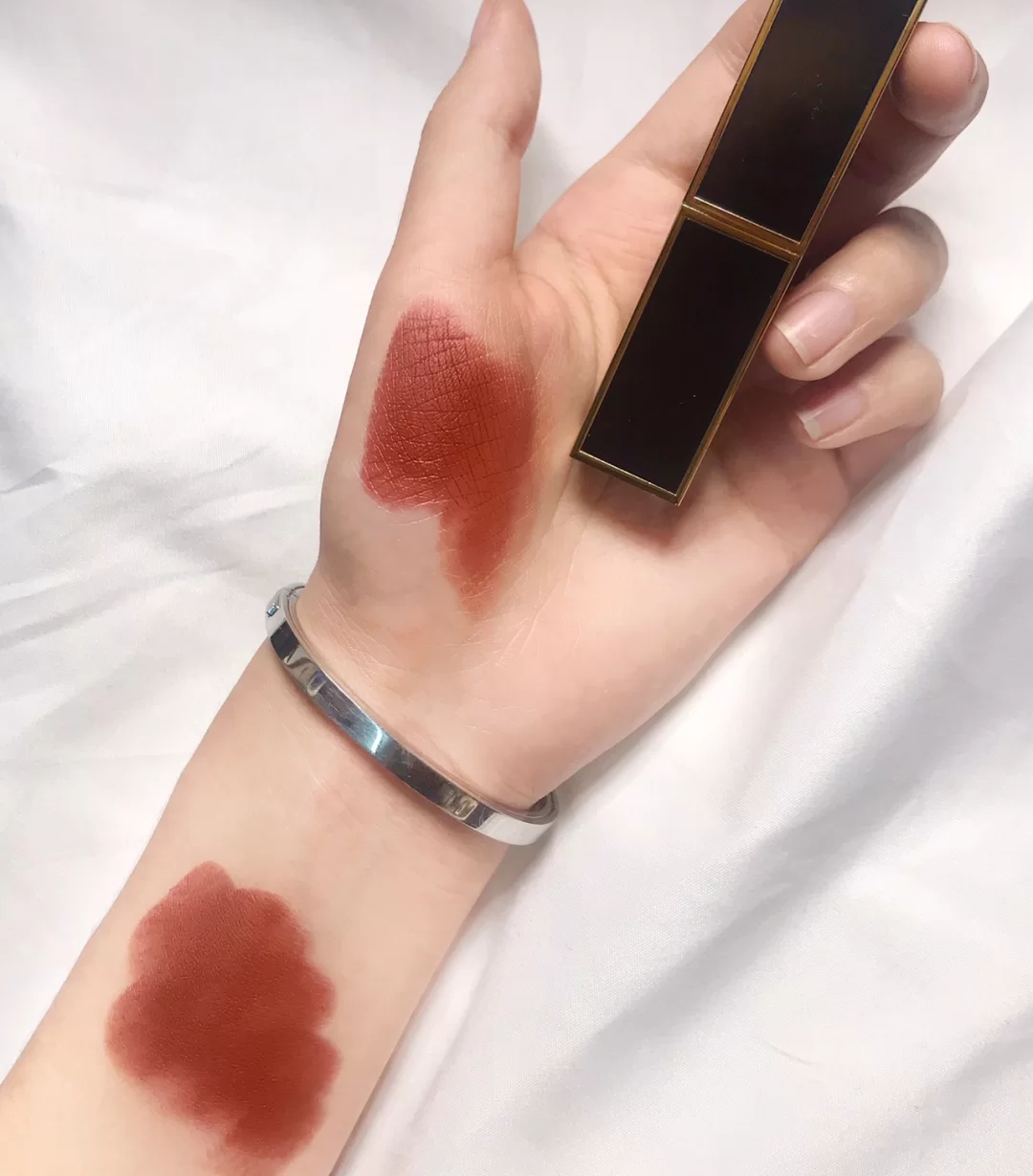 tf黑金细管27显白吗,tf口红经典黑金