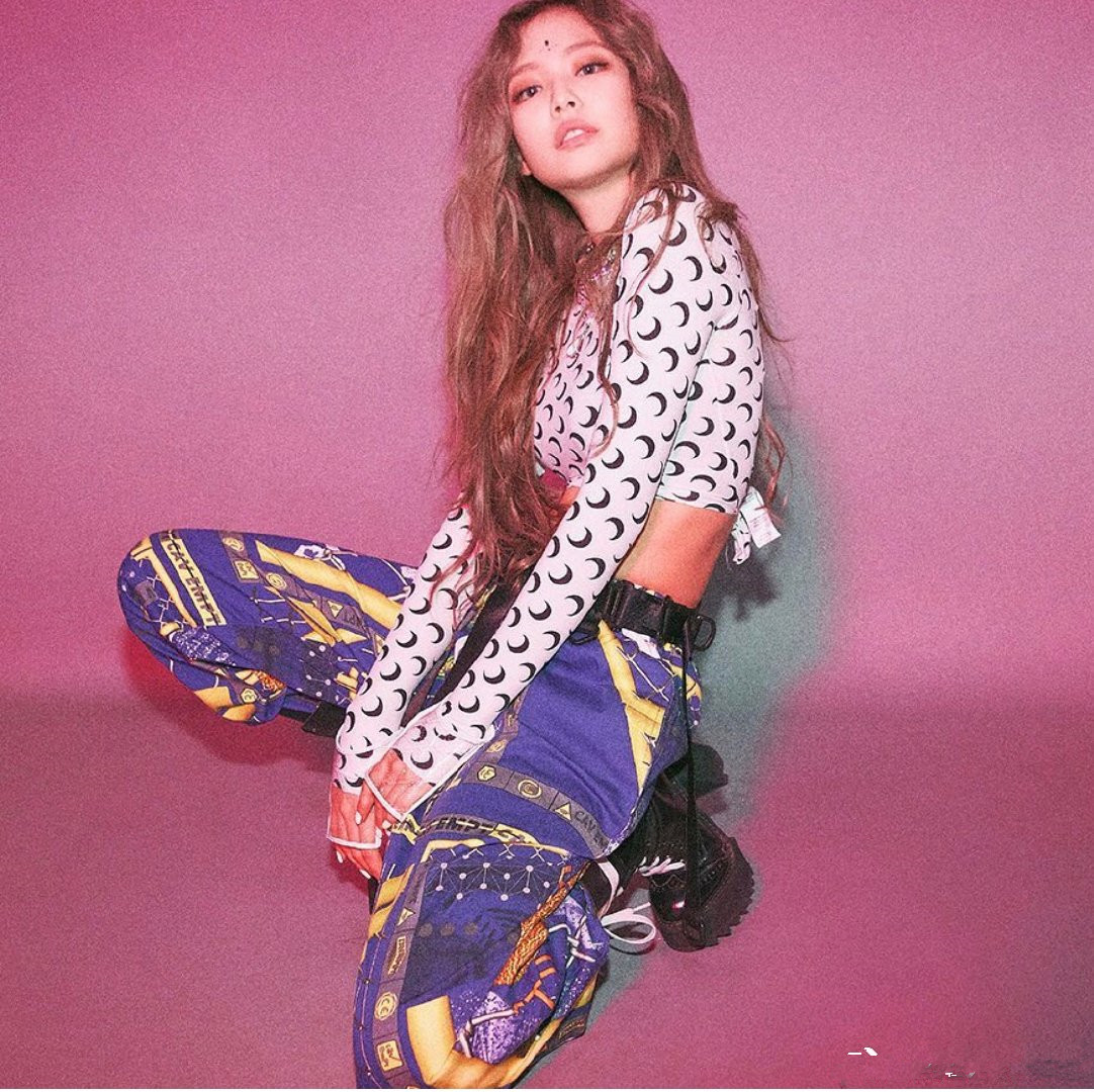 jennie西装马甲穿搭,jennie撞衫完整视频