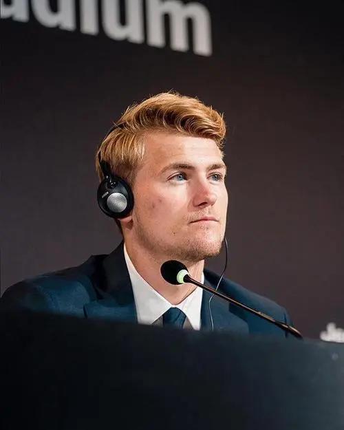 德里赫特禁区内手球裁判没有表示,德里赫特手球在第几分钟