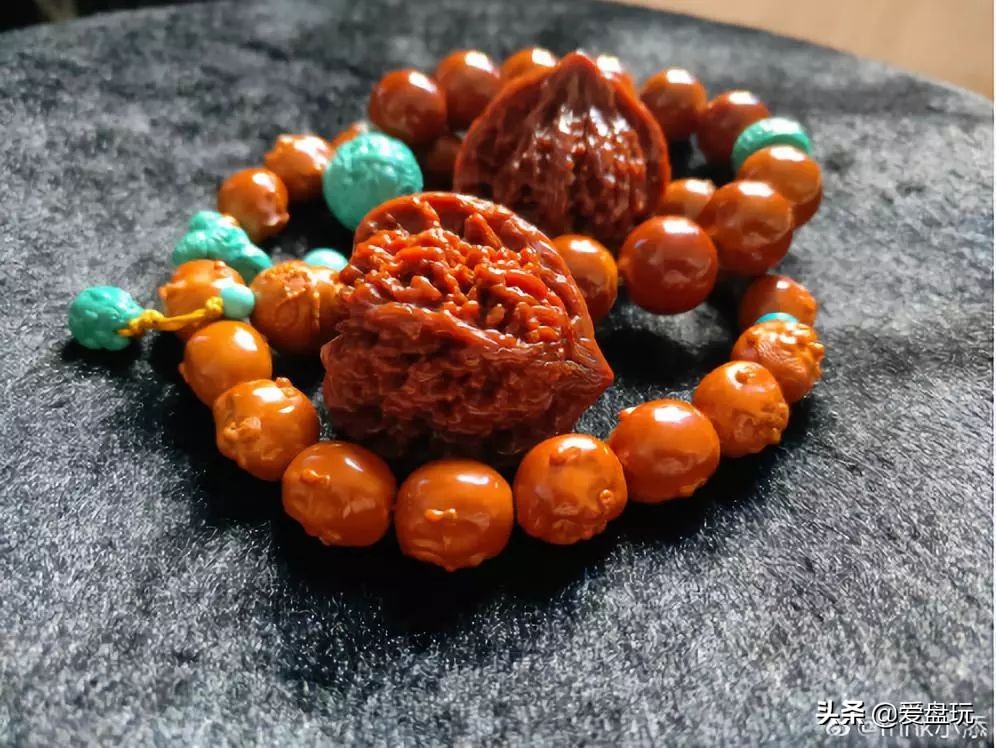 核桃盘时间长了为什么会变红玉化,盘的核桃发霉了怎么办