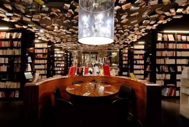 老书迷：攒了一堆书，从来没有读，怎么办？借出去！