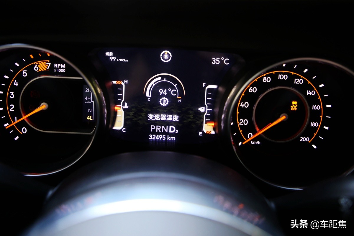 感受牧马人第一视角,牧马人沉浸式体验白色内饰