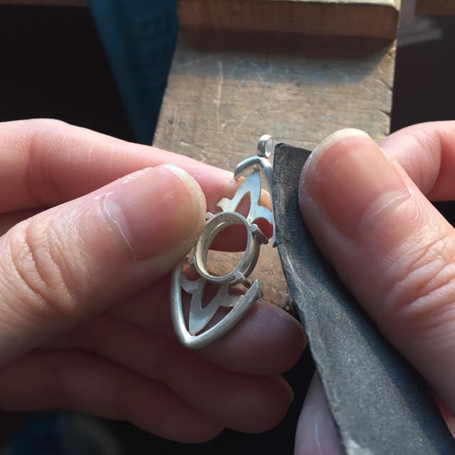 石榴石属于什么档次的宝石类型,石榴石最顶级的叫什么