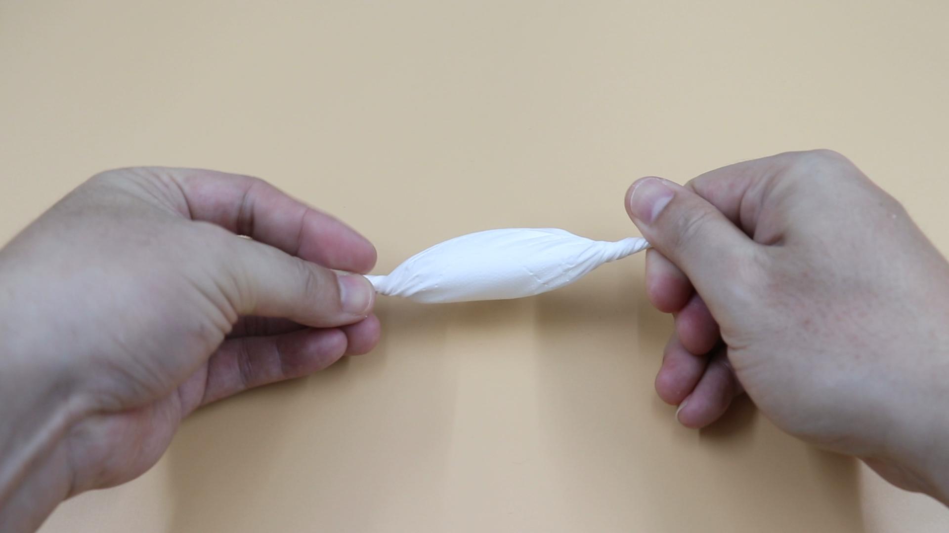 衣服上粘了纸质标签胶印怎么去除,怎样去除水壶商标上的标签胶印