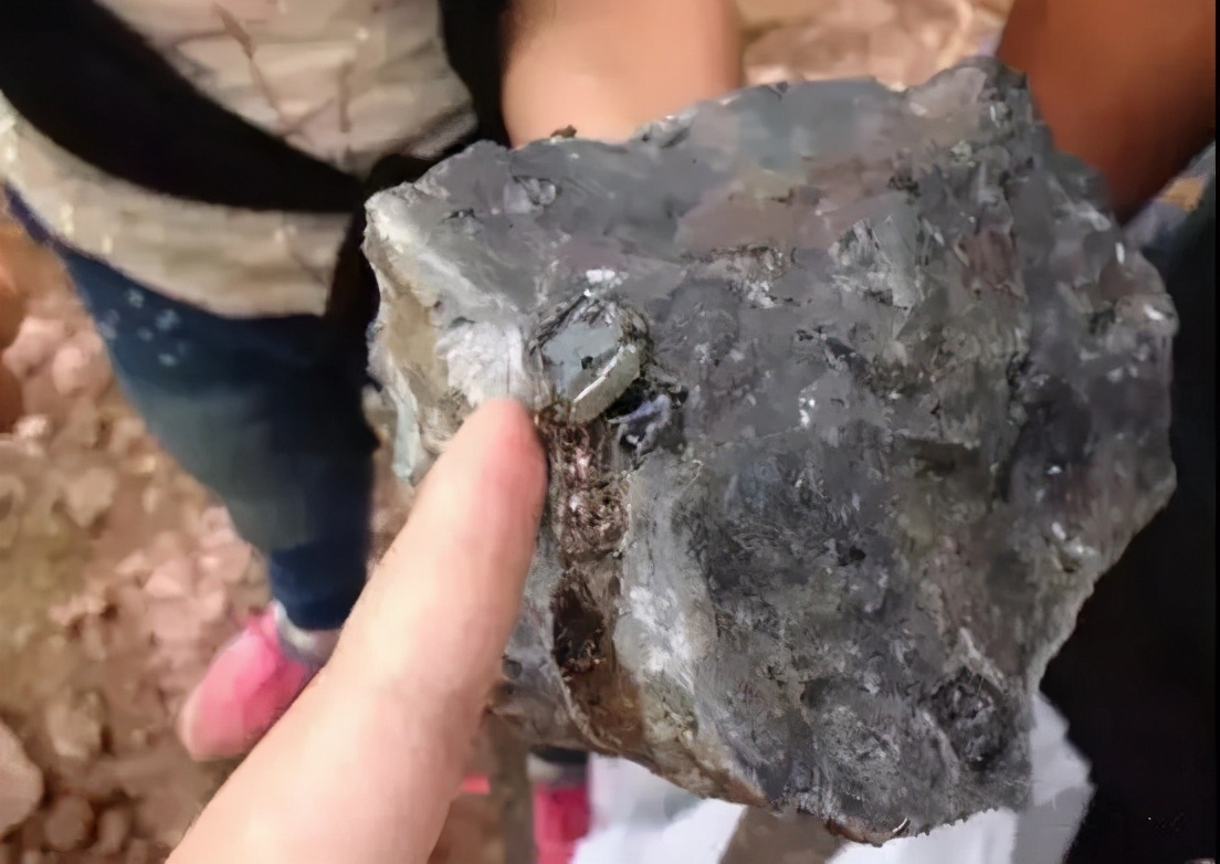 磁铁寻宝吸到兰博基尼,磁铁寻宝黑晶石