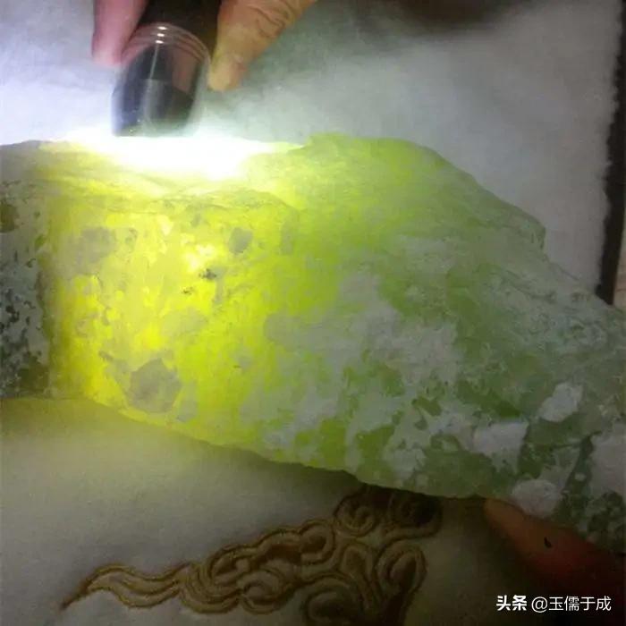 图解石英岩玉与翡翠的区别,石英岩玉和碳酸盐质玉哪个值钱