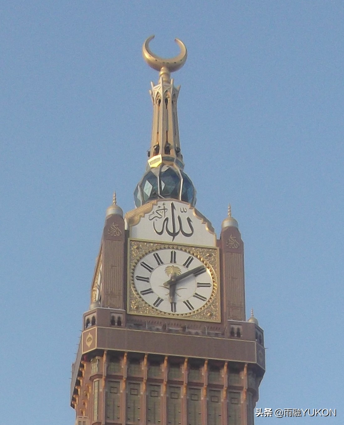601米的全球最高钟塔：耗资1025亿，25公里外都可见