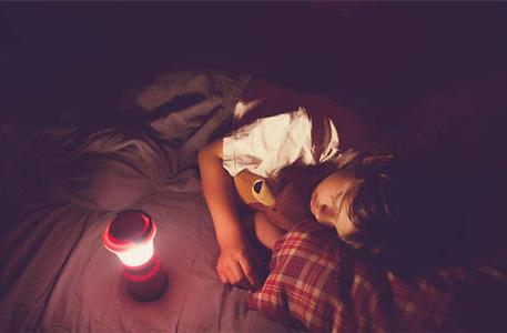 孩子分房睡怕黑怎么办,孩子胆小怎么分房睡