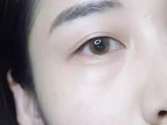 一键磨皮拯救无数卡粉的粉底液,磨皮滤镜粉底液