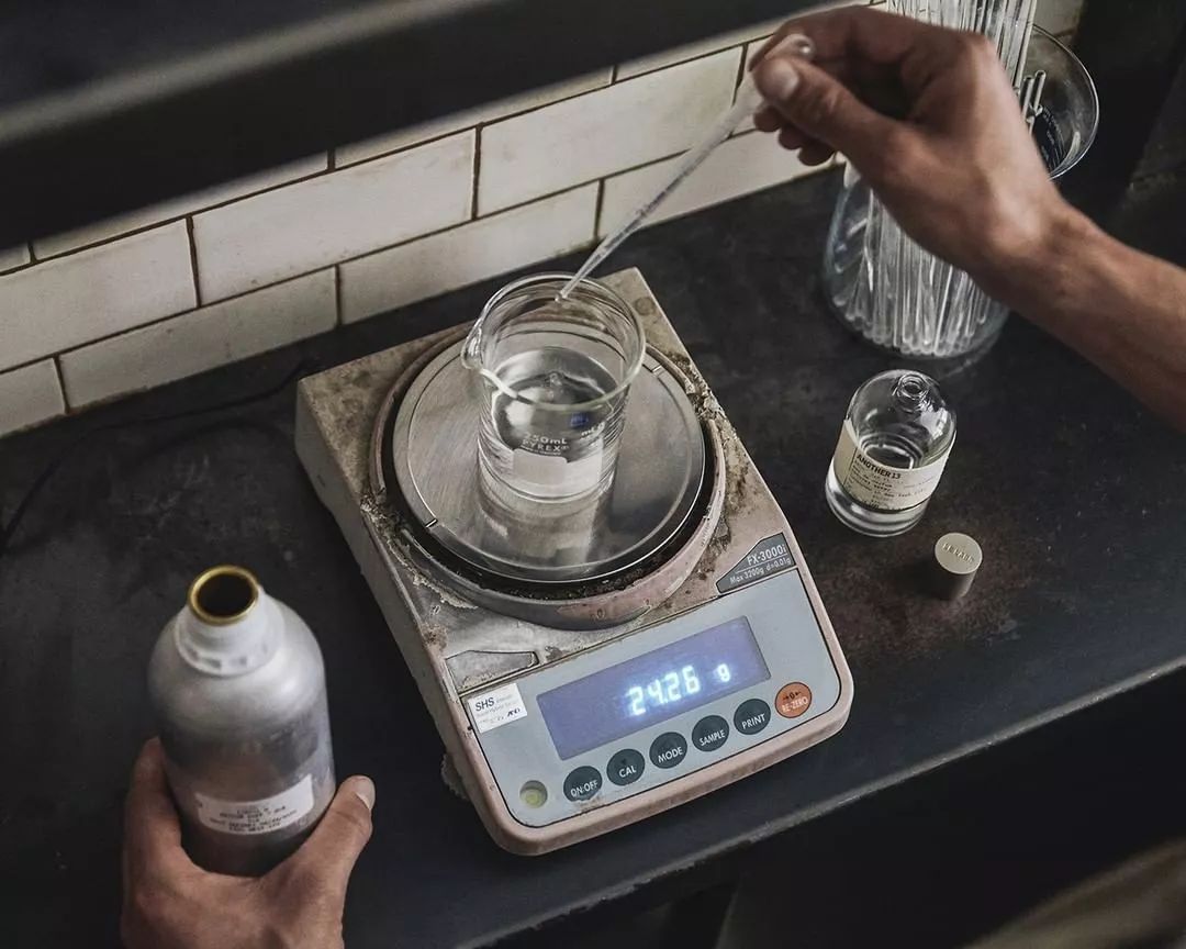 垃圾桶违禁物标识,垃圾桶危险标识牌