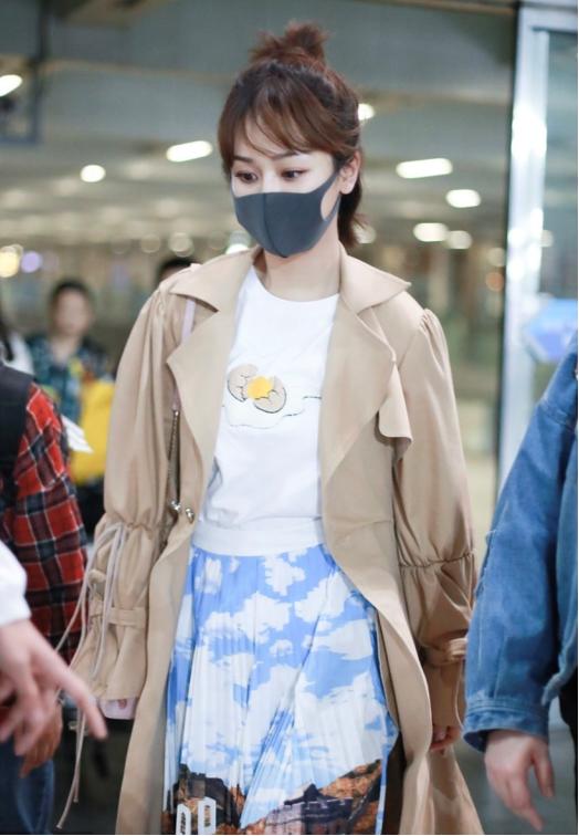 杨紫轻熟女装,杨紫轻熟风黄衣裙