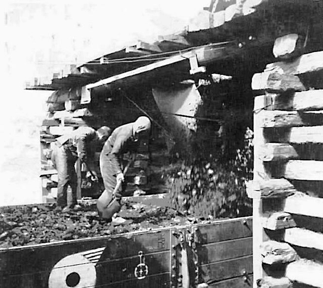 *飚耿**：曾送一只老虎给毛主席，身兼北欧三国使节，晚年成为副国级