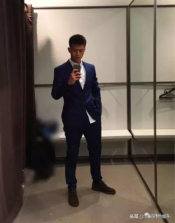 现在的男士衣服多少钱,男人穿多少钱的衣服