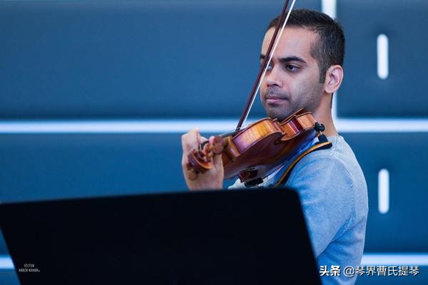 伊朗音乐家、小提琴家、作曲家、词曲作者和编曲家AliBakhtiar