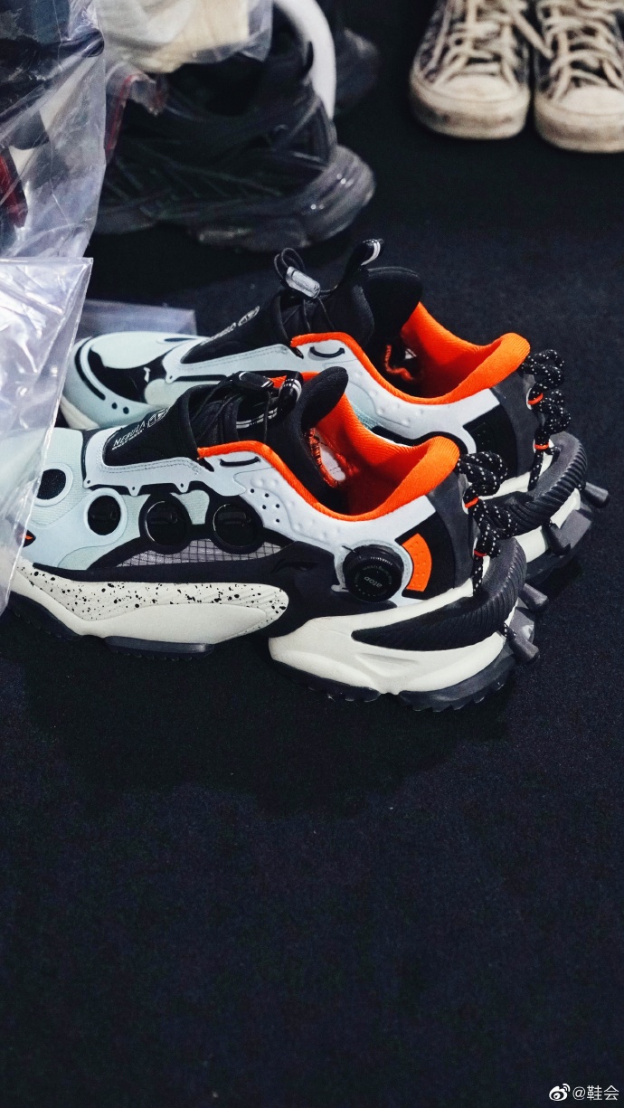 李宁时装周悟道鞋,李宁2018款悟道