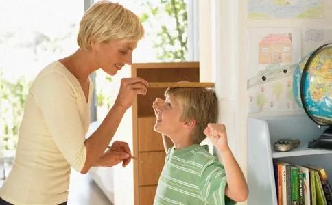 该不该让孩子干家务奖励零花钱,怎么样合理给小孩零花钱