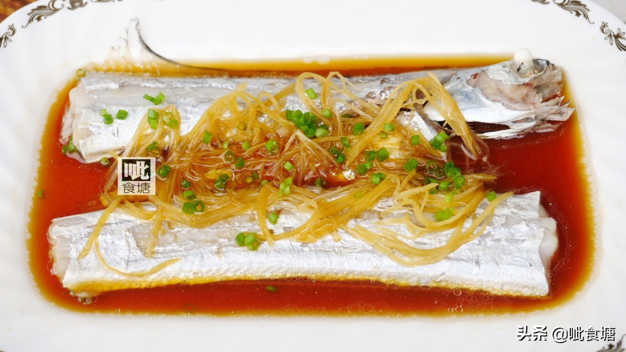 新鲜的带鱼清蒸几分钟,新鲜带鱼不用油煎怎么烧好吃