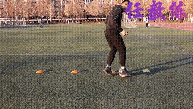 足球运球绕杆教学及训练方法,足球绕杆中考标准动作视频示范