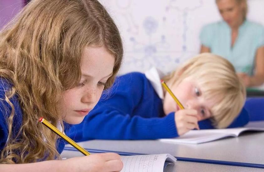 孩子总是不愿意写作业该怎么办,孩子不愿意做作业怎么催促都没用