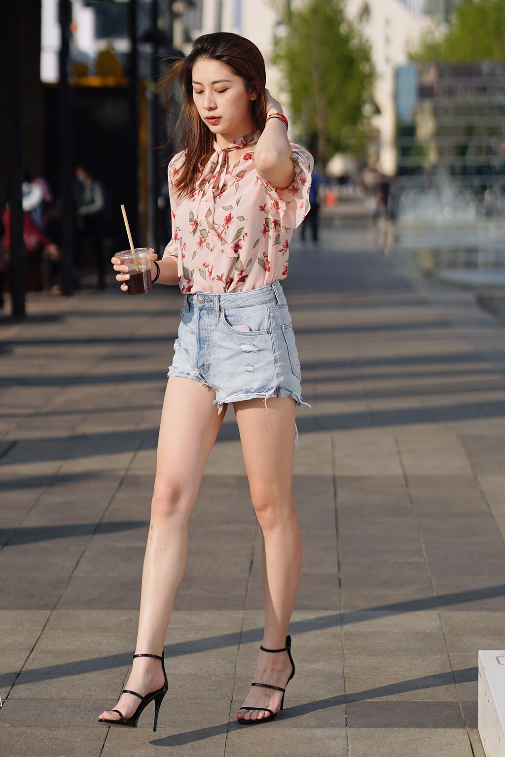 雪纺上衣显瘦遮肉减龄洋气配短裤,雪纺衫上衣休闲搭配牛仔裤