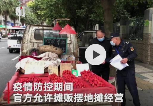 小伙卖玩具月入十几万,摆摊卖大型玩具一年赚100万