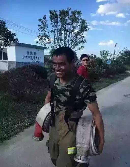 大火冲来，跳下悬崖……24个90后、2个00后、1个80后的最后朋友圈