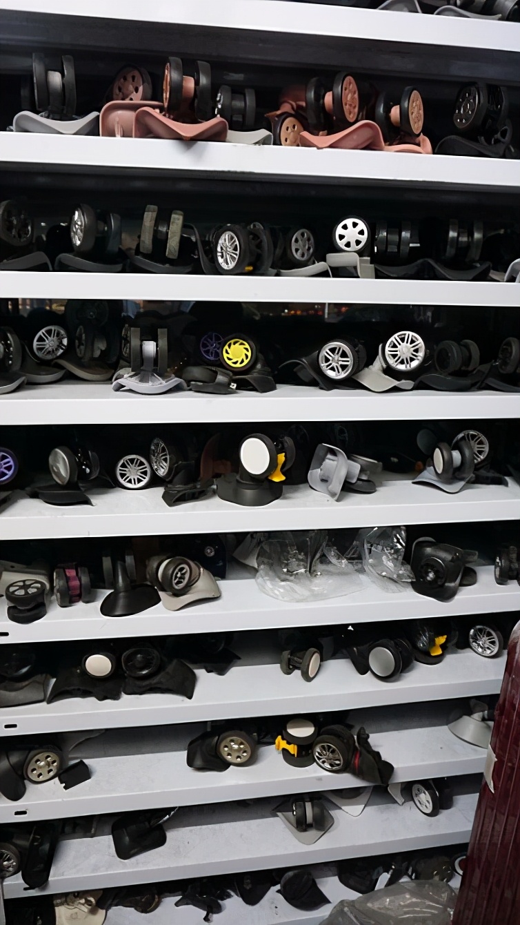 寻找深圳快消失的手艺人：修理行李箱20余年，亲身演绎工匠精神