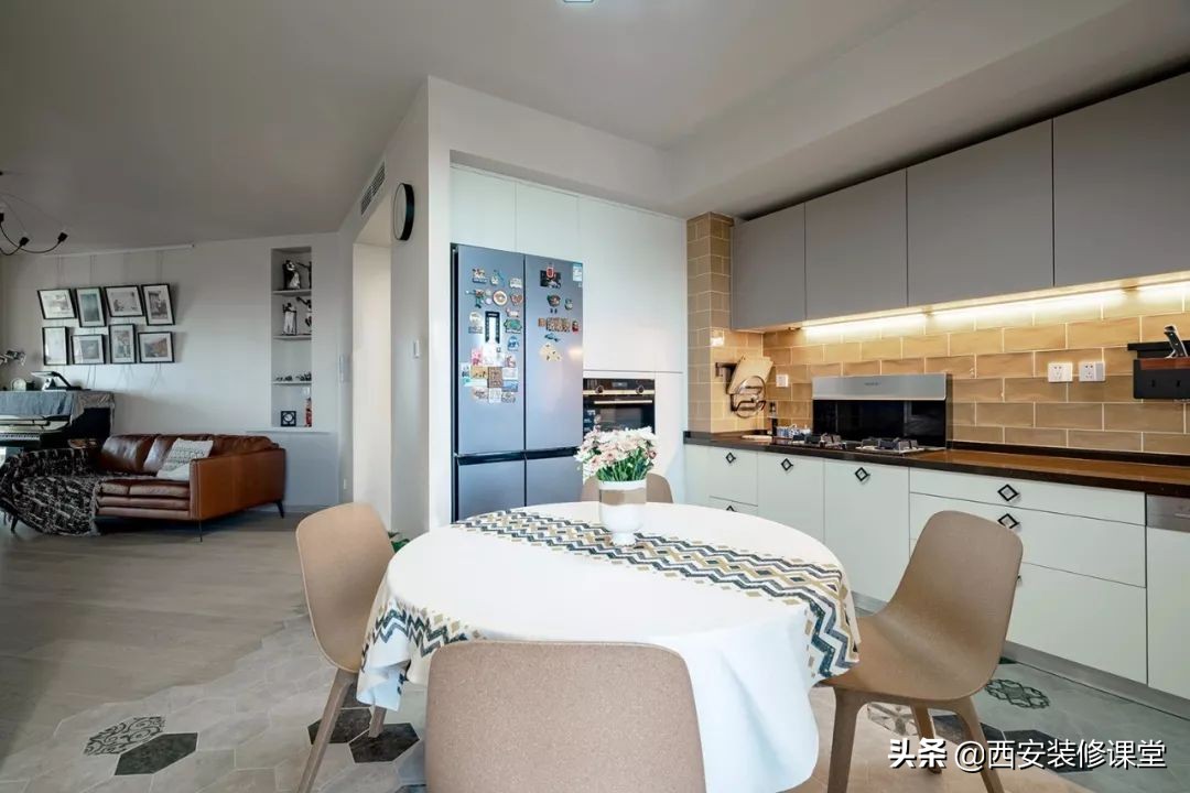 冰箱都放在房子什么位置,房子小冰箱太大真的占地方