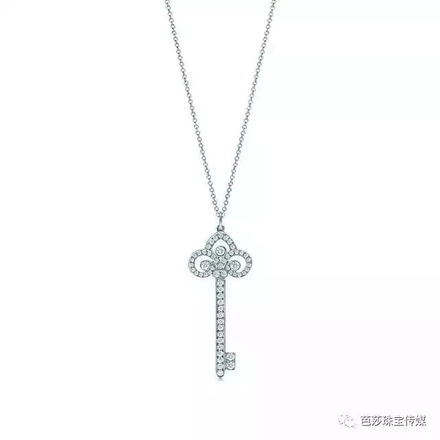 早春最流行的珠宝搭配,什么穿搭可以戴夸张的珠宝