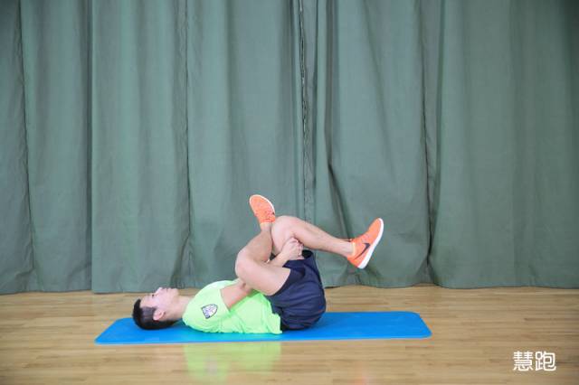 5公里跑后拉伸动作,跑后拉伸详细教程