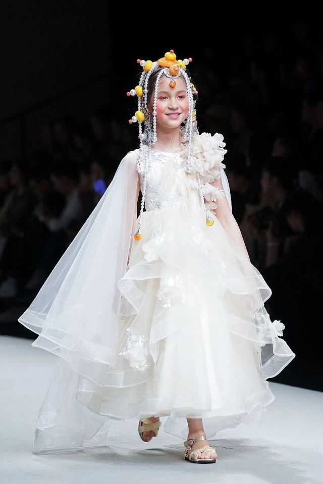 童装时装周走秀秋冬款2021,北京时装周2022秀场风采童装