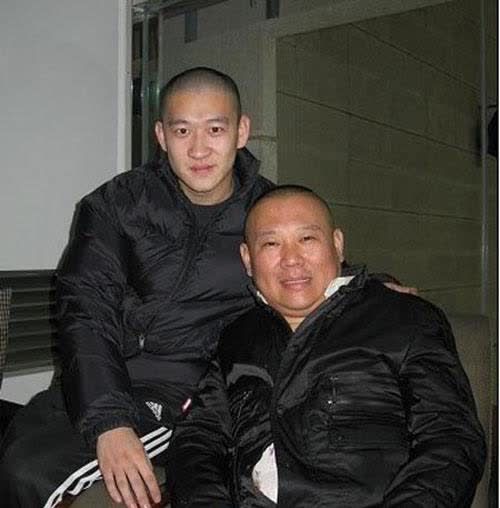 曹云金直播相声有干倒老郭的架势,老郭砸挂曹云金直播说相声